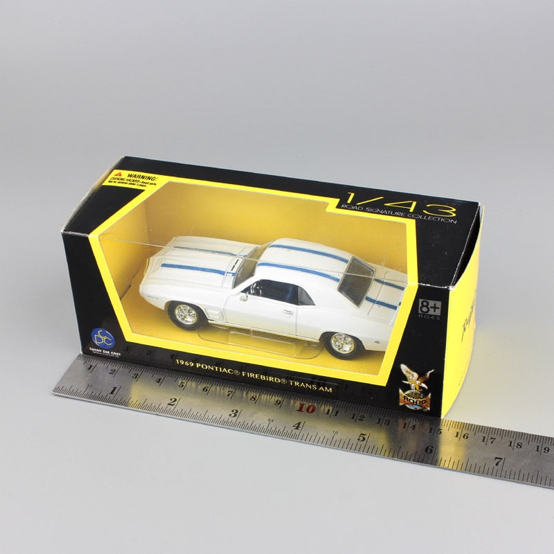 Yat Ming 1:43 Scale 1969 Pontiac Firebird Trans AM Classic Metal Car Model Toy Road Signature White Replicas Miniatures